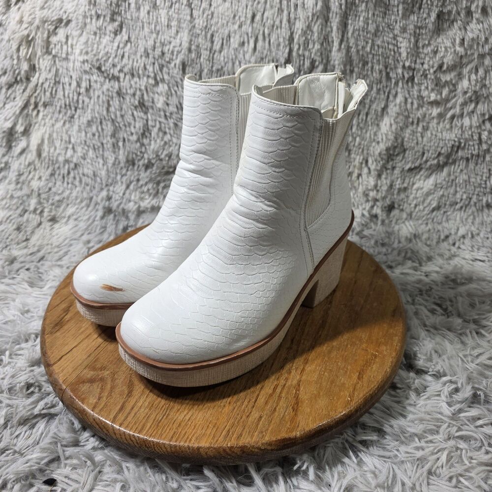 Pierre Dumas Fashion Heel Boots Clue-7 Womens Sz 9 White Faux Snakeskin Booties